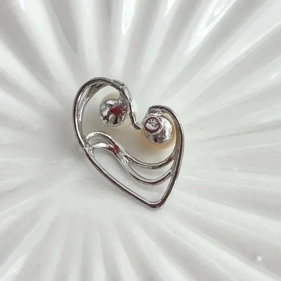 Silver Tone Double Faux Round Pearl Heart Shaped Modernist Vintage Pendant - Picture 2 of 9
